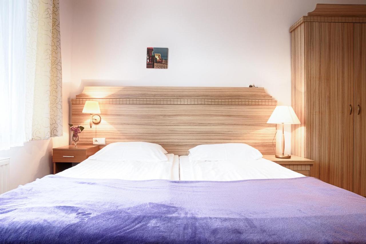 Pod Arkadami Hotel Darlowko Luaran gambar